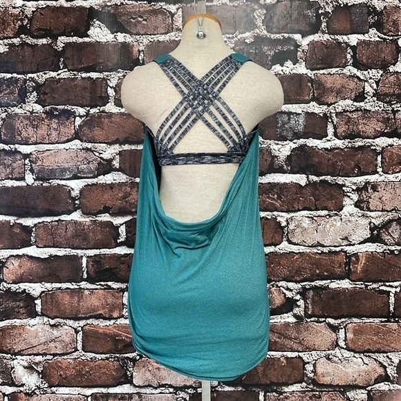 Lululemon Tank Top Women's 8 Green Sleeveless Athletic Built-in Bra - Picture 9 of 13
